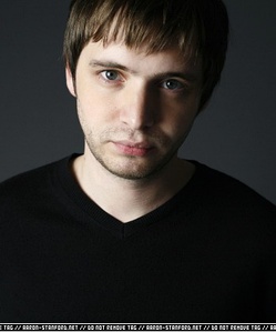 亚伦·斯坦福 aaron stanford