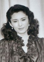 松坂庆子17岁时以《怀孕》一片步入影坛,19岁时主演《夜