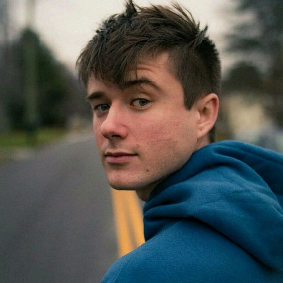 亚历克本杰明alecbenjamin