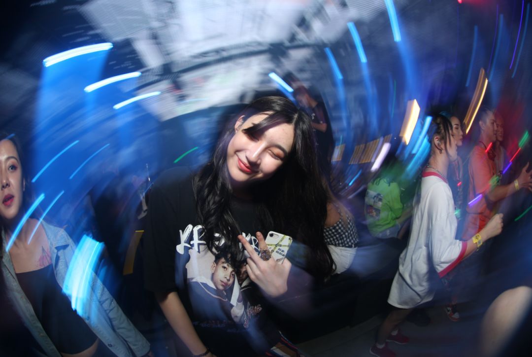 【总有活动】中秋一起蹦迪: cl club|撸串|k歌|升旗