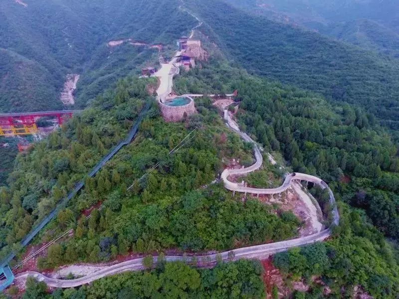【山哥 · 月亮山】遇见:高空七彩玻璃栈道桥 高山滑道漂流