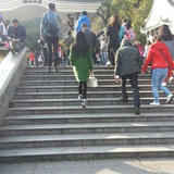 别说认识我