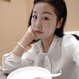 躺在向日葵里的