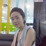 小瓶子经纪雅琪