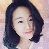 吃西瓜的小女孩