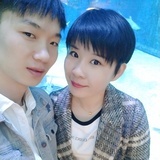 端着浆糊的男孩