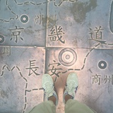 楼檐低小