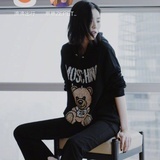 禁闭大嘴巴女孩