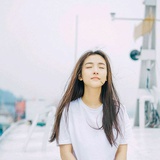 飞机飞过天空