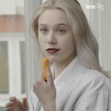 待吸氧少女