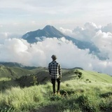 湖泊含盐。