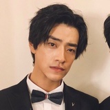 恩哥兒要大步流