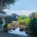En