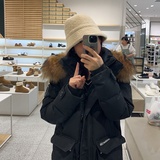 喜欢兔的长颈鹿