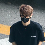 黑皮男孩