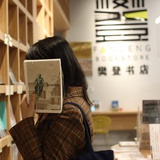 Yael在水里