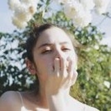 我见青山多妩媚