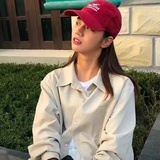 悲伤的红色水杯