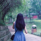 远山笑而