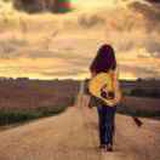 PASS👣BY
