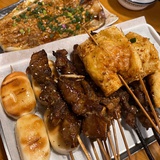 三三