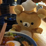 在雨里吃麦香鱼