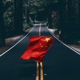 沉默着