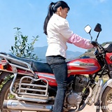 美女骑摩托