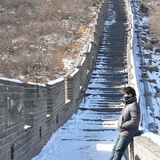 村口抽烟的少年