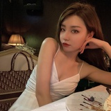 微笑大女王。