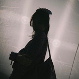 不仨