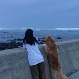 小女孩与海