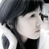 蝶倚青藤
