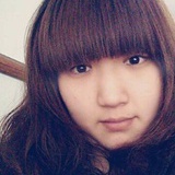 书柜里的吉他
