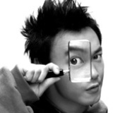 爱穿白色球鞋的EF