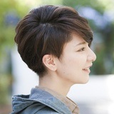 她有点小傲娇。