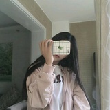 墙角的小雏菊