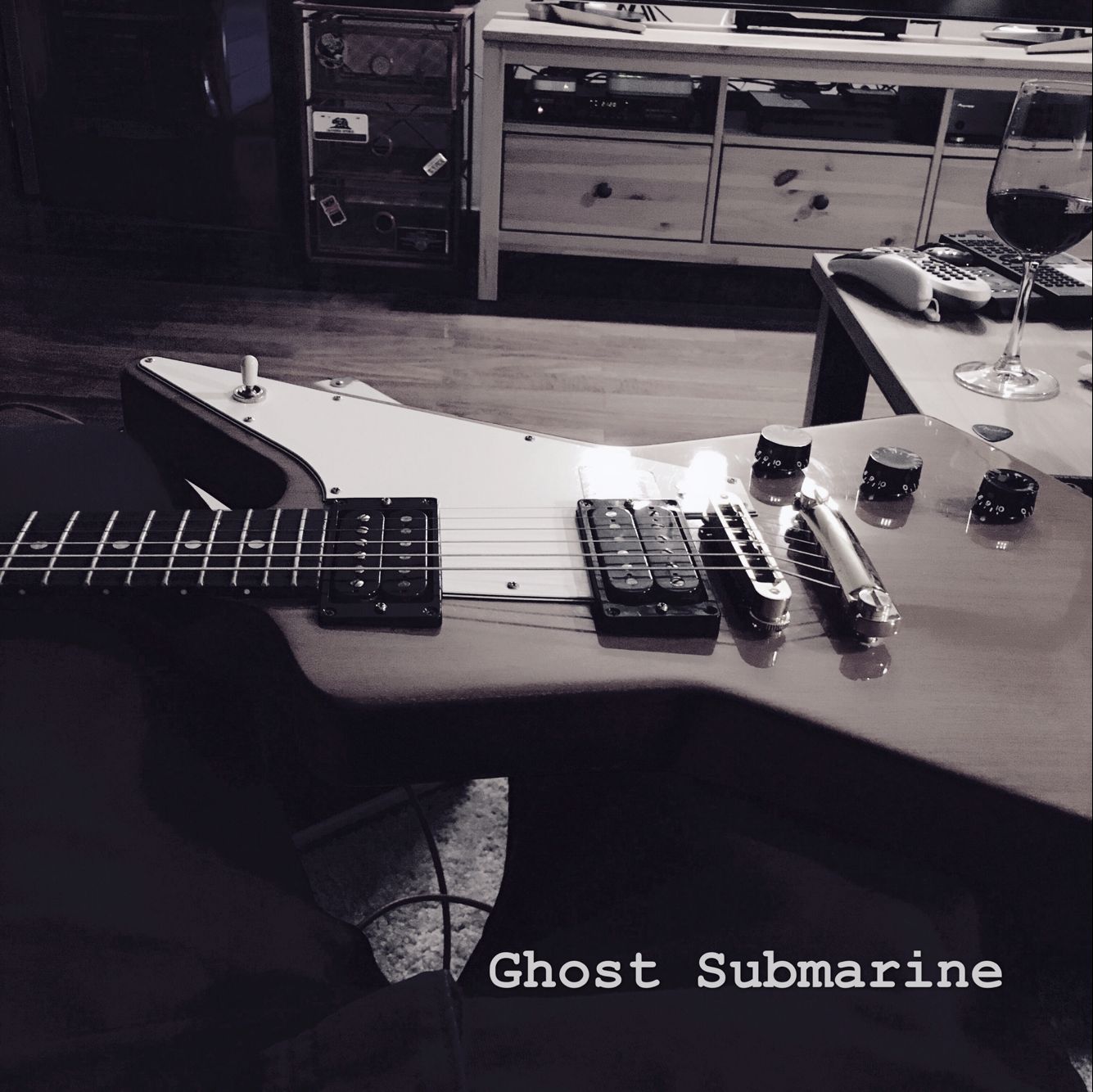 鬼潜艇乐队（Ghost Submarine）的海报图