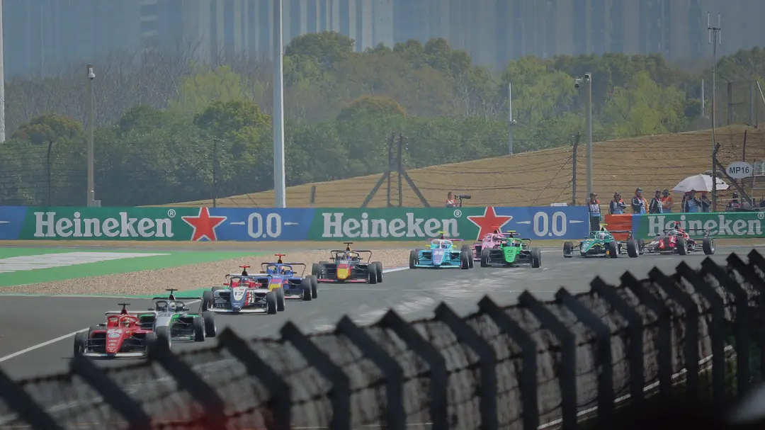 車迷角度評F1 Academy紀錄片：沒躲開DTS的毛病，但仍是一部裡程碑級的佳作